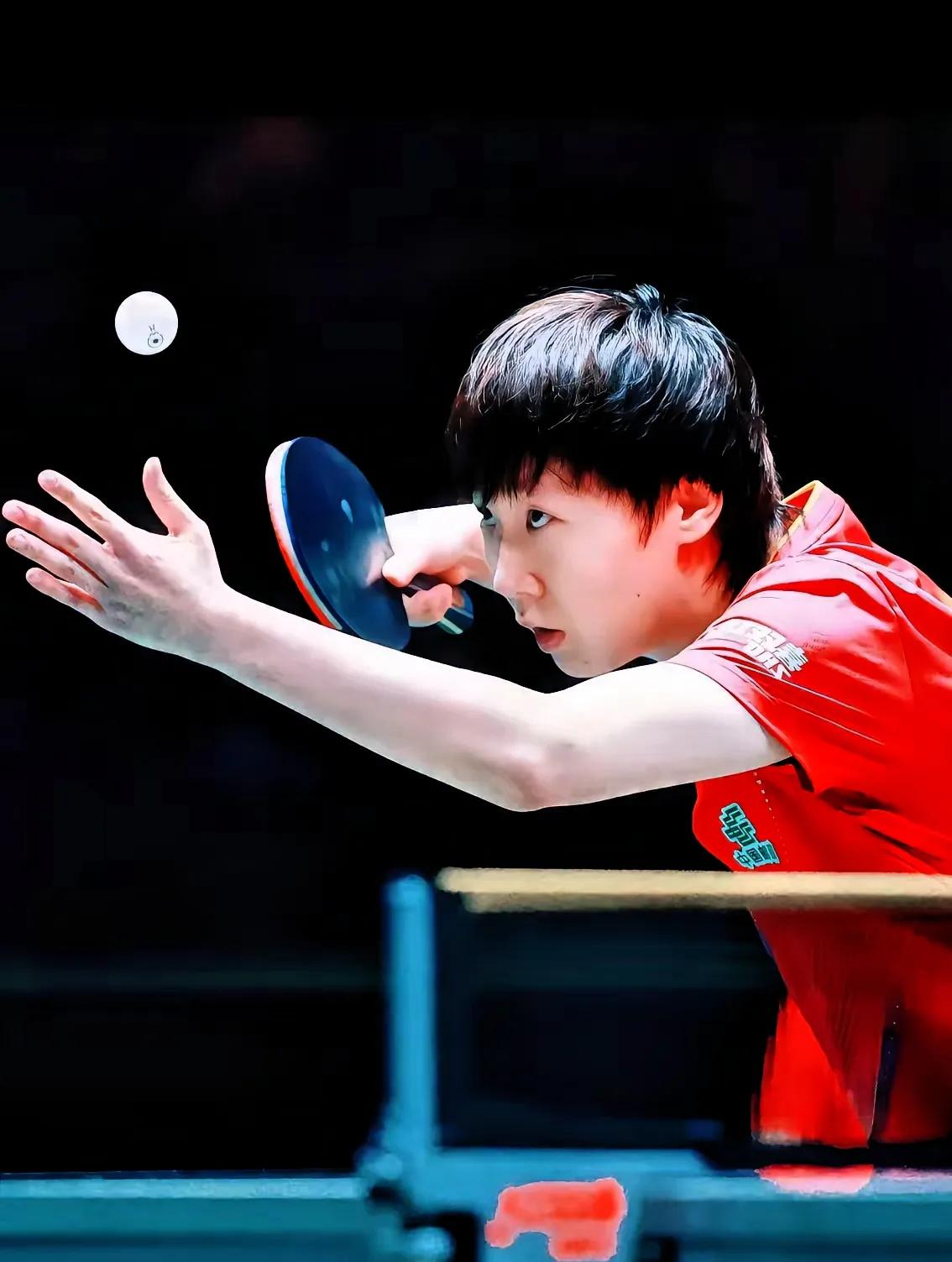 今晚，请把最热烈的掌声！送给王曼昱！不仅因为她3-0张本美和，而且还出乎