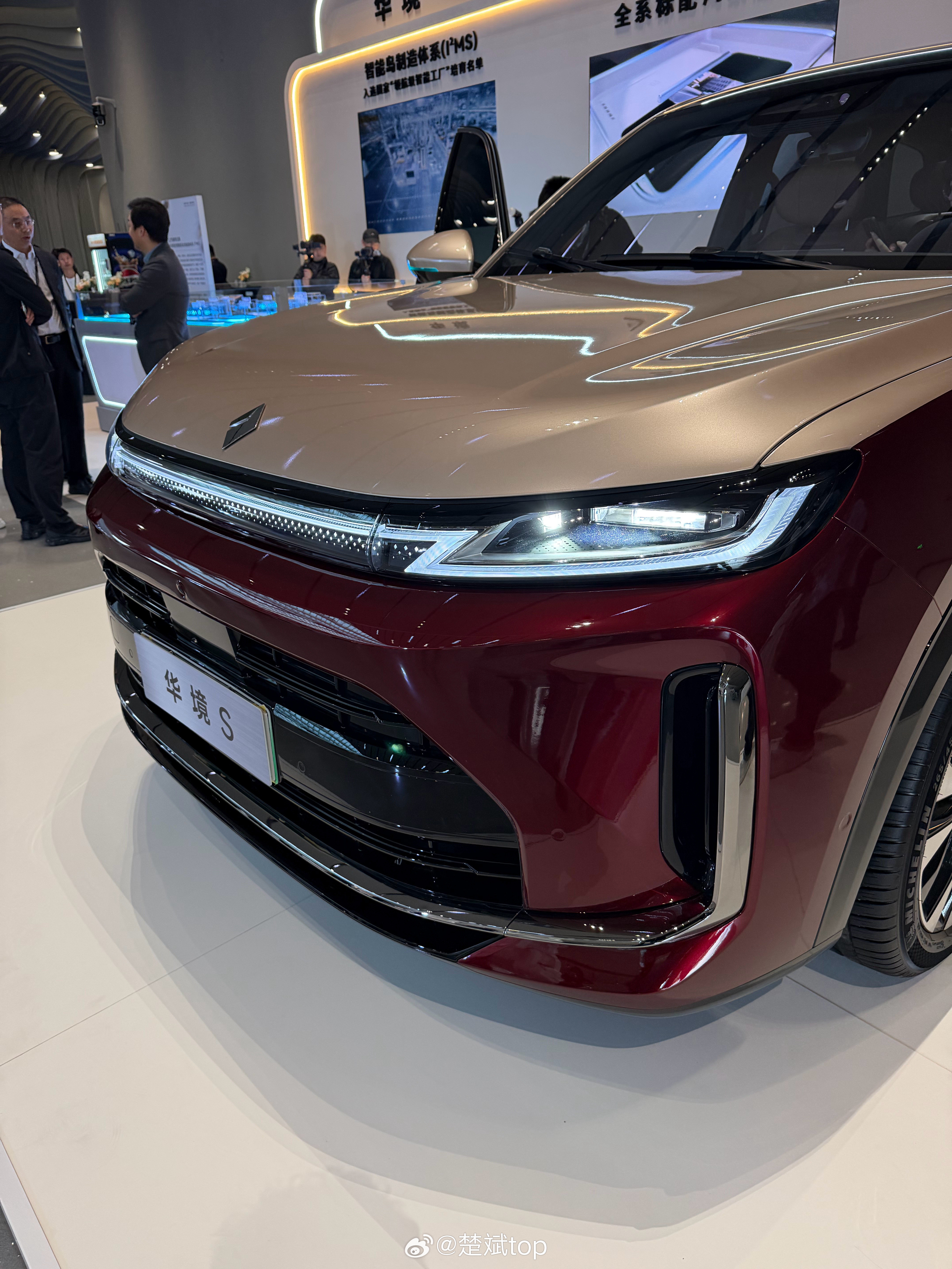 看到了华境S实车，这车比照片看着体量更大，还有全球顶级供应商，一体式热成型前地板