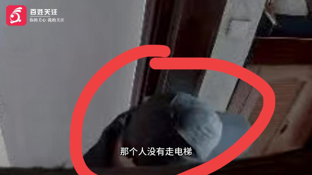 成都一小区遭遇入室抢劫，作案男子冒充邻居以检查卫生间漏水的名义。骗开一对老年夫妇