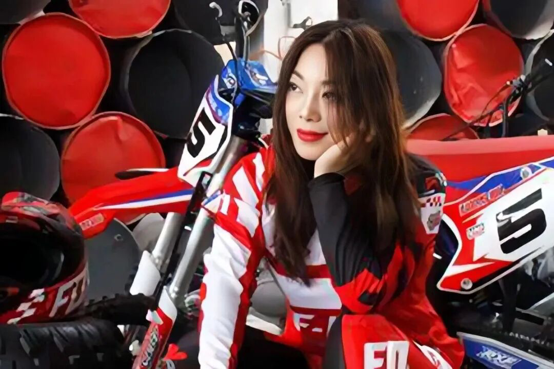 又一支中国强队夺冠！张雪前老板娘车队夺冠！