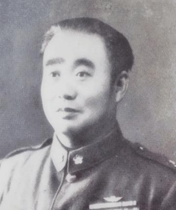 1948年6月，国民党上将刘汝明在军事会议上，将出言不逊的黄埔将领刘伯龙一拳打倒