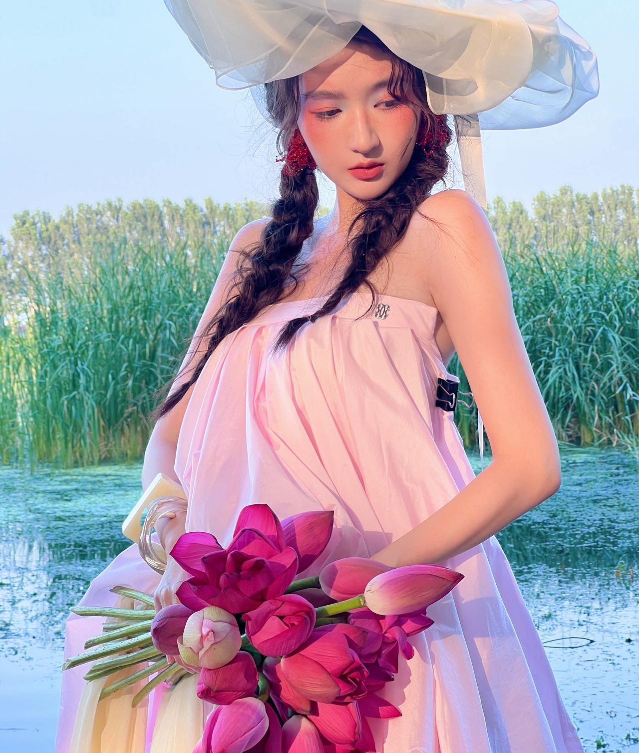 王玉雯不愧是北舞严选，每一张都是壁纸级别这也太美了！怪不得大家都爱把孩子送去学