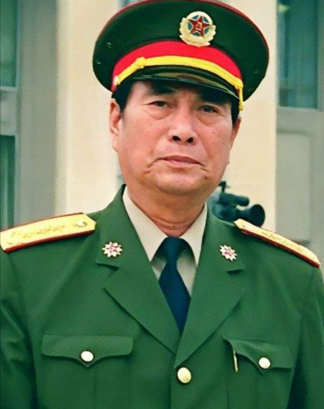 “127师师长张万年被越军活捉！”1979年3月4日一大早，越南军营便传出张万年