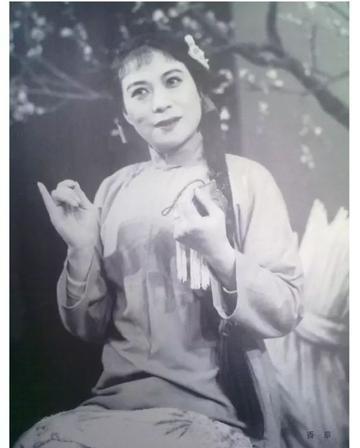 1967年，北京某医院，女人躺在冰冷的走廊上，挣扎了整整两天才咽了气。护士整理她