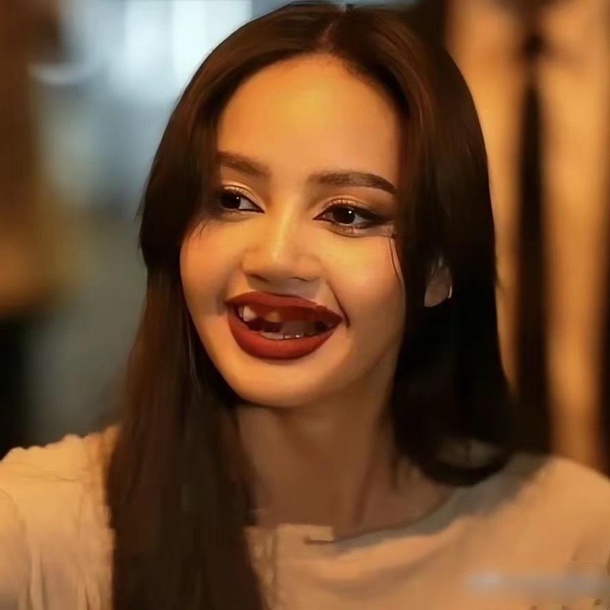 Lisa分手后不再迎合欧美市场，拍摄世界杯的广告，恢复铁刘海妆造