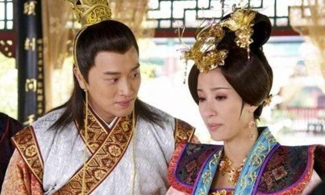 1462年，15岁的太子朱见深宠幸了比他大17岁的宫女，之后一发不可收拾。一次，