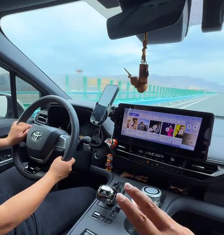 丰田赛那高速噪音实拍时速120。其实只要你做过其他的MPV，就会发现整个的MPV