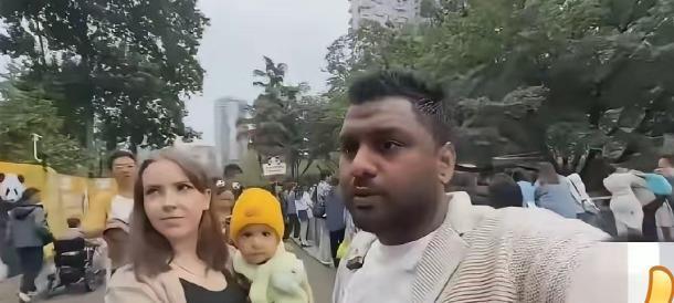 印度留学生直言要举家搬来中国，理由朴素又扎心一个印度留学生，对着镜头说，要