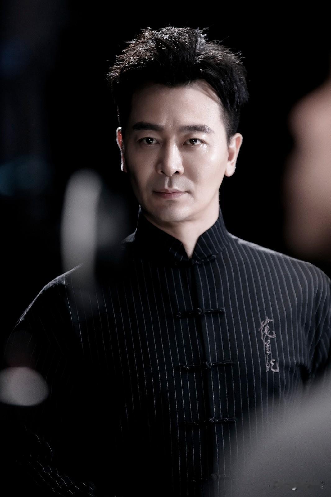 《大生意人》里的演员，成泰燊和黄志忠演得确实没得挑，但最让我眼前一亮的，还得是吴