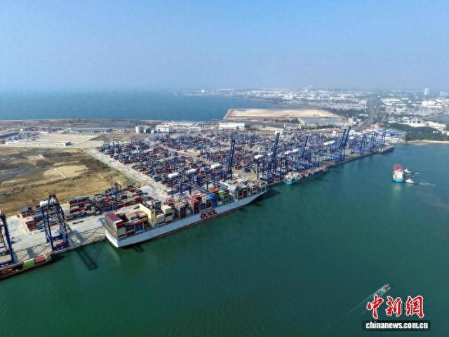 海南封关满月看变化: 两大集装箱码头箱量、航线、货源三翼齐飞