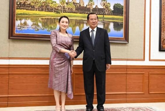 根本打不过泰国，柬埔寨洪森要认怂了。7月25日，柬埔寨驻联合国代表乔恰就两国