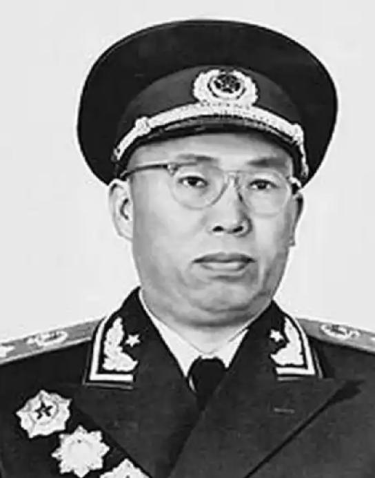 1949年秋，湖南衡山刚解放，一份征粮名单摆在四十军军长罗舜初面前。名单上有个名
