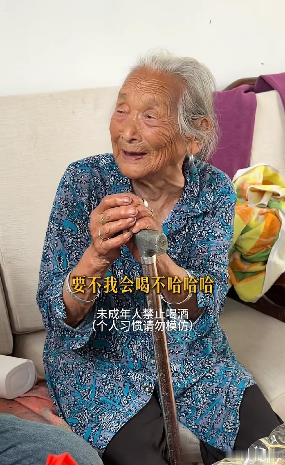 106岁的山东老奶奶，养生之道和一般人不一样，老人一天吃两顿饭，顿顿得有肉，顿顿