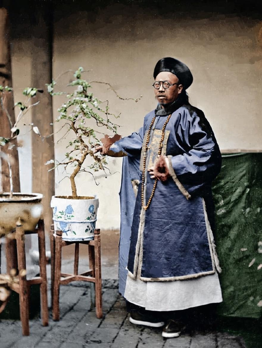 这张照片，由苏格兰摄影师约翰·汤姆逊于1868-1869年在广州拍摄，照片中的人