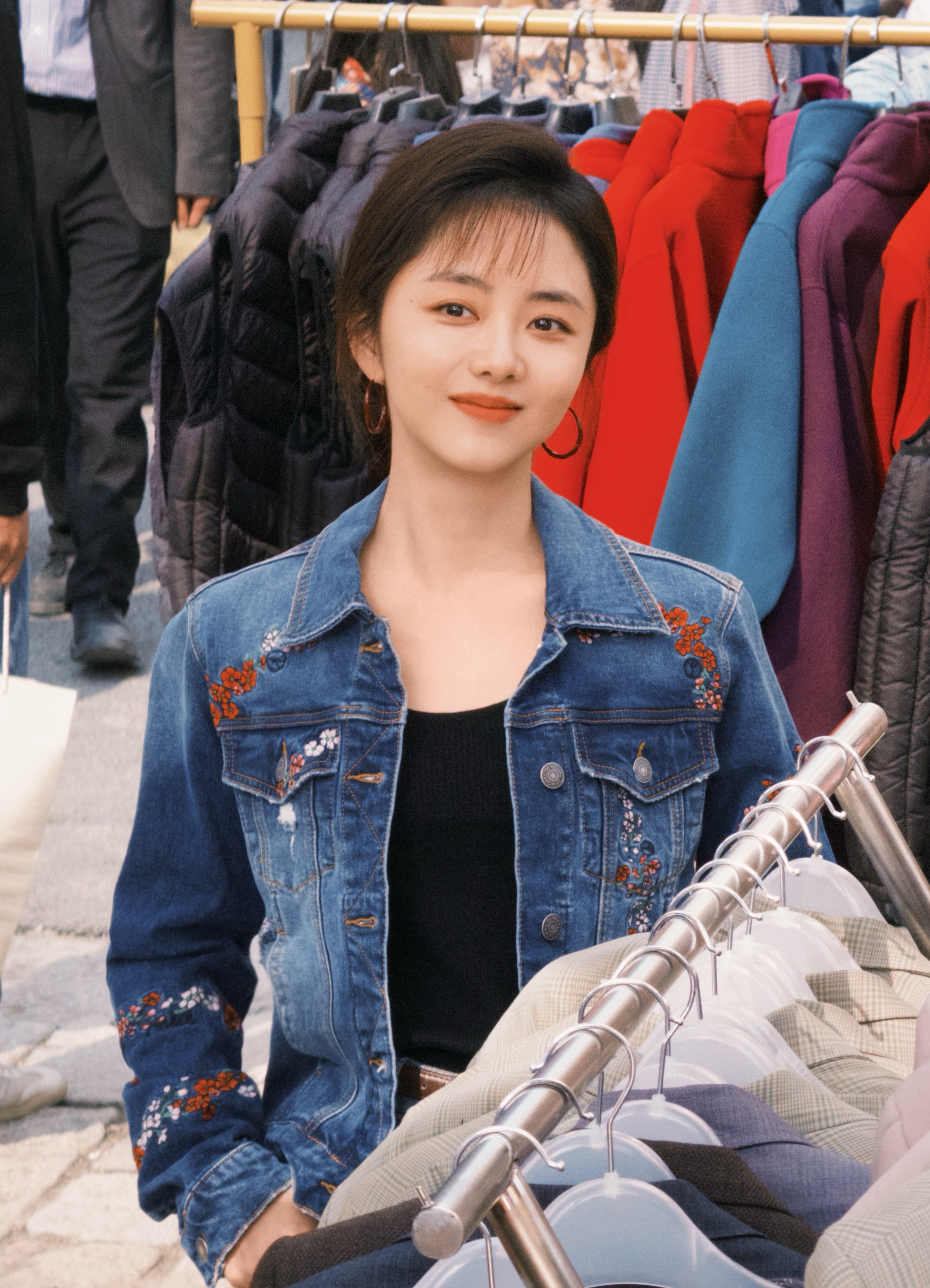 谭松韵🌅谭松韵我的山与海记录奔走在市井街巷忙碌的身影短短两年，方婉之经历了许