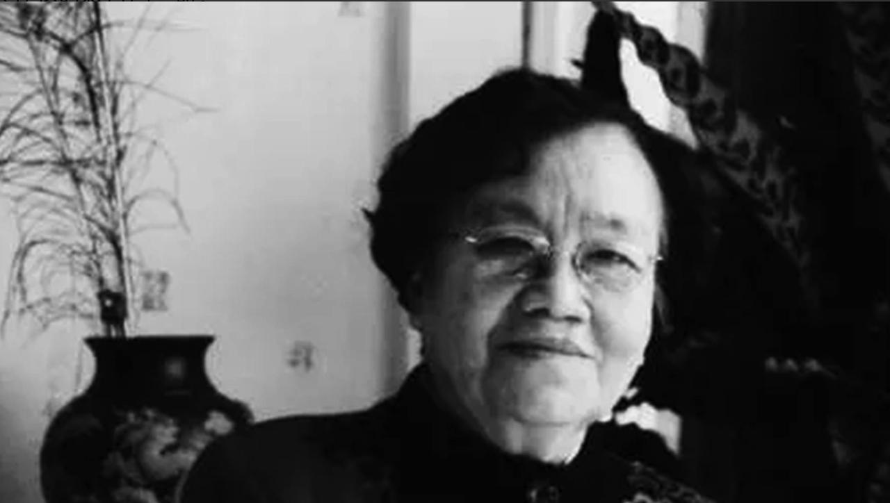 1940年，军统美女特工王化琴，冒死救下地下党，11年后，她被执行死刑，那人竟把