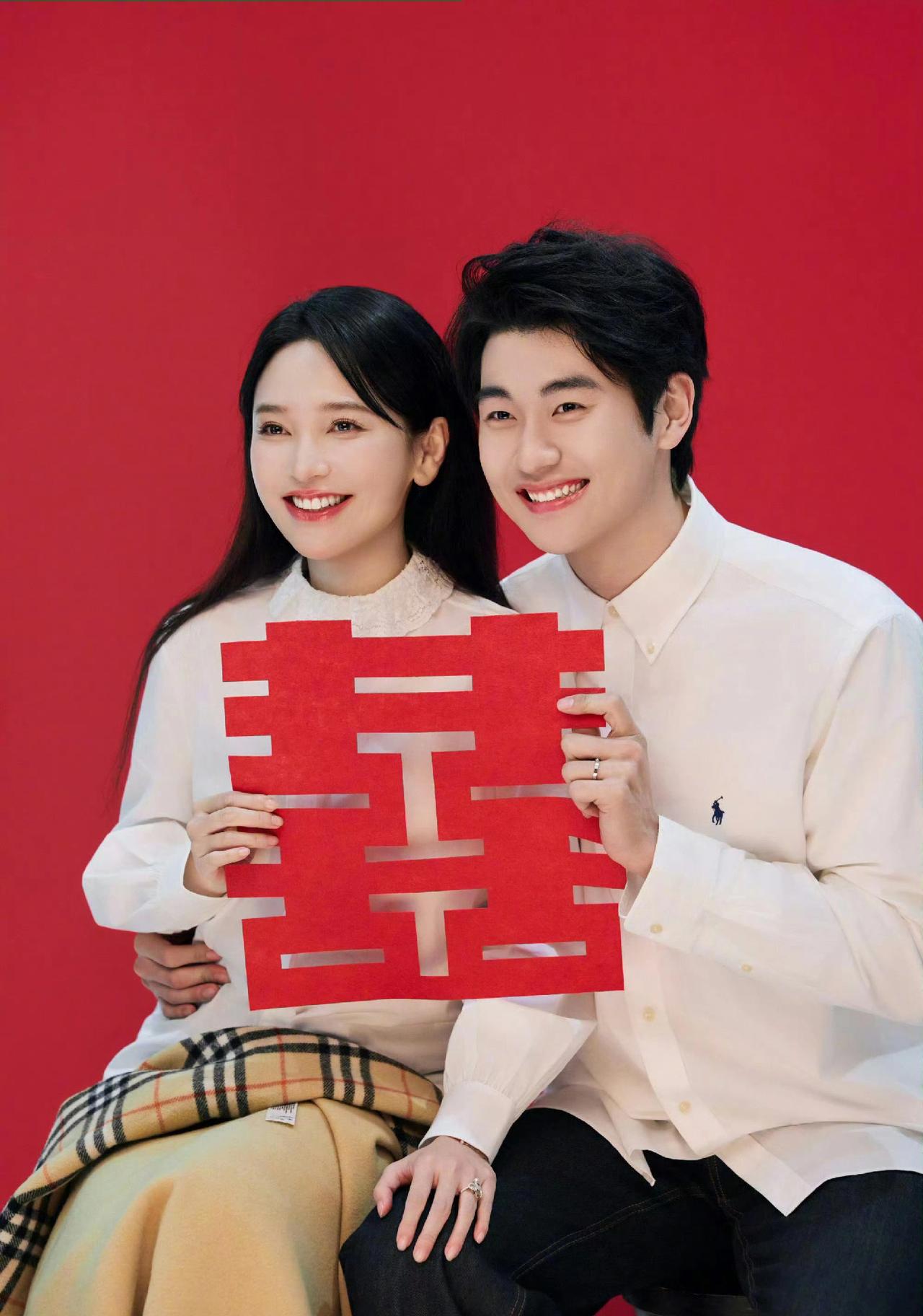 金莎和孙丞潇这对夫妻除了年龄相差得有点大，其他各方面挺般配的。金莎是81年的