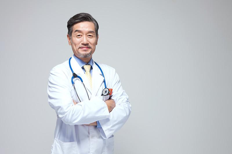 医大教授揭秘: 这样睡, 腰椎间盘突出就好1半了! 赶快调整吧