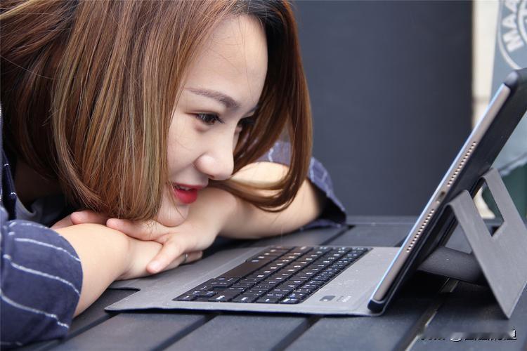 985大学取消英语专业了，你家孩子的英语课还要那么拼吗？刚看到景德镇陶瓷大学把‘