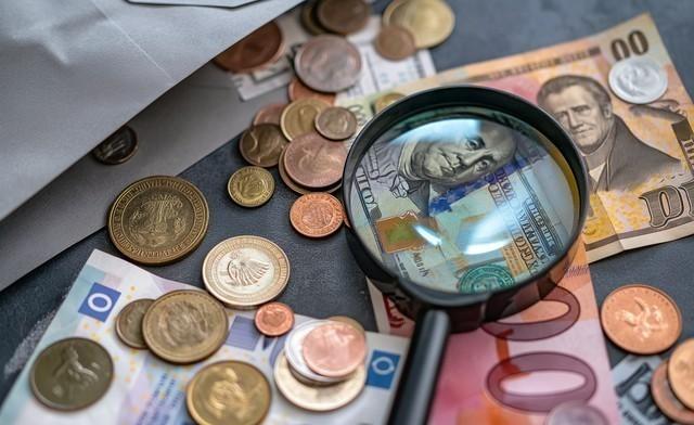 终于有人把话说透了：当普通人存款到20–50万，危险的不是没钱攒到这笔钱本