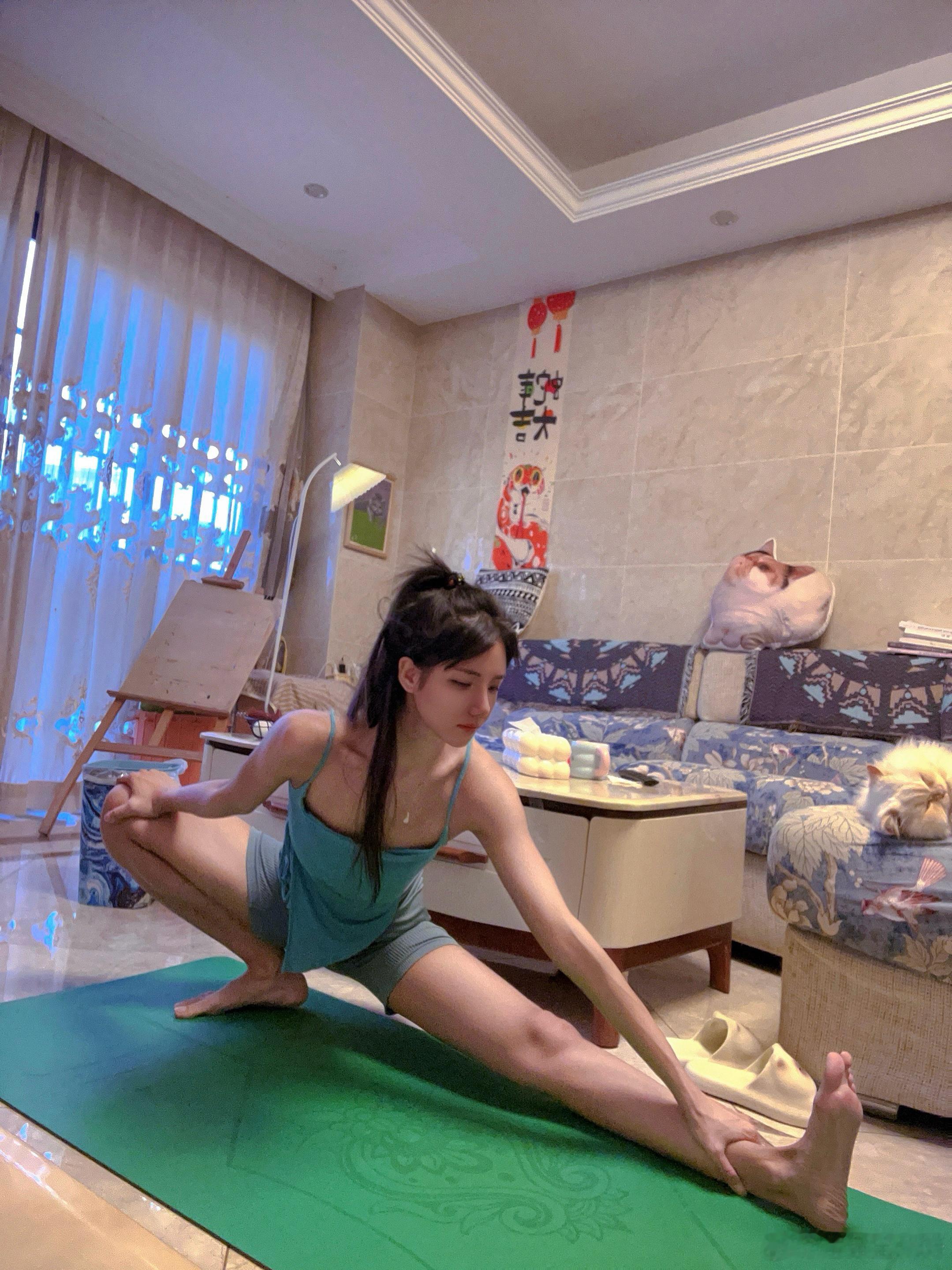 调整作息后开始早上做瑜伽三亚