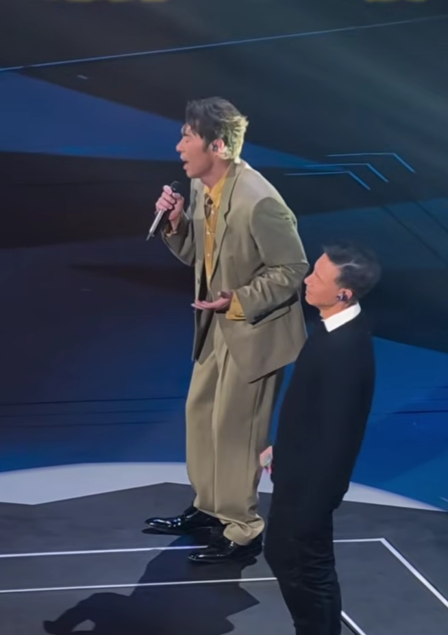 许志安演唱会2026，压轴嘉宾：张学友。忌安和扫把头？同框了。许志安：哎，好核突哦！好想见到你，好想