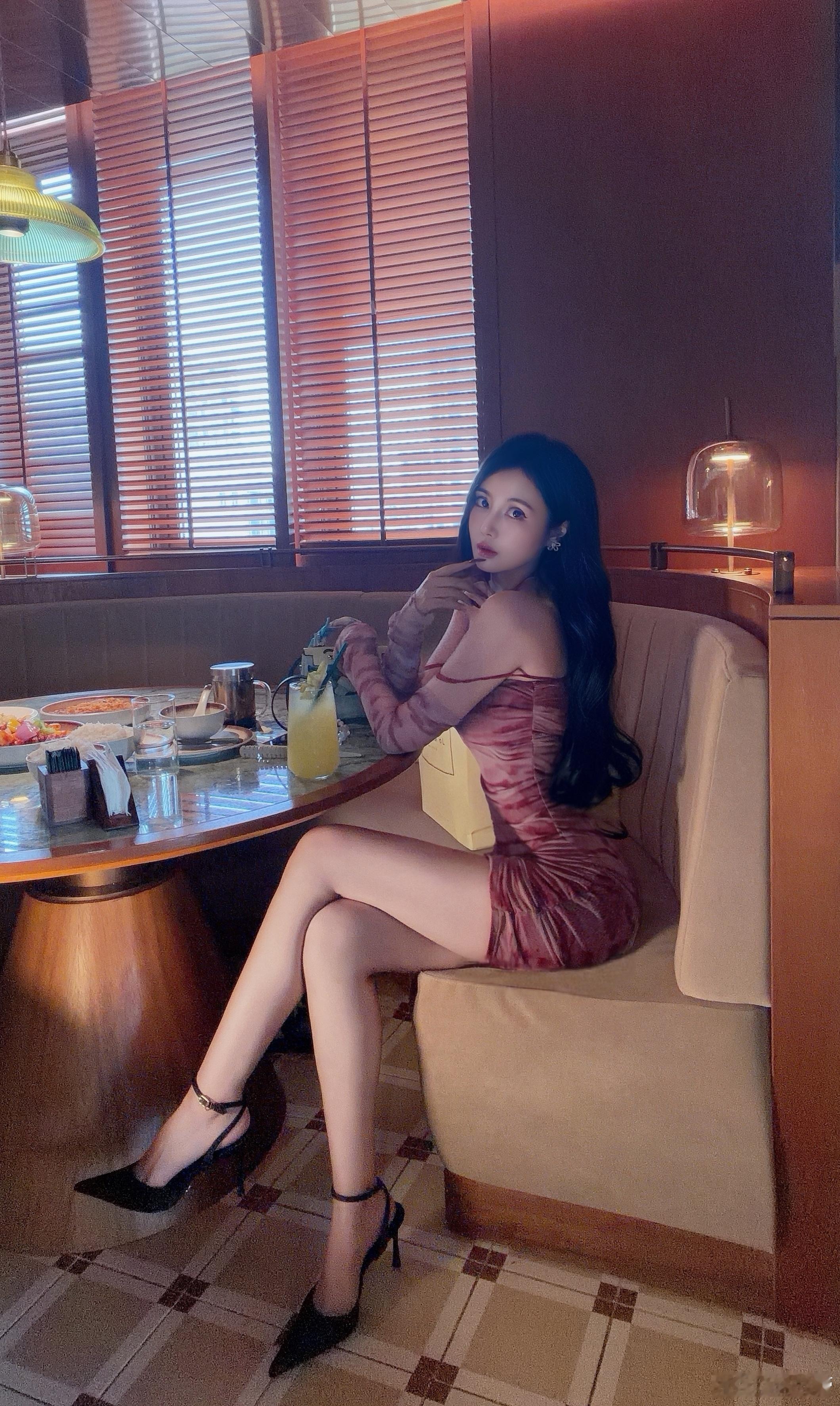 ❤️唯一的梦想就是成为富婆梦想富婆街拍美女​​​