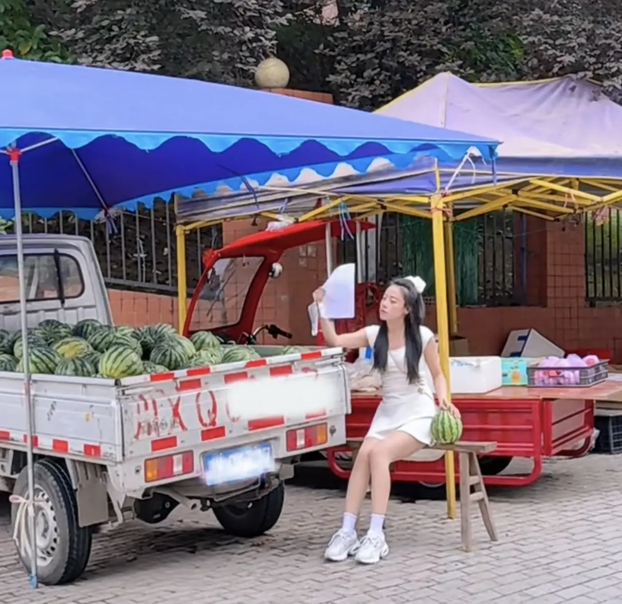 这瓜看着不大呀？感觉没人买