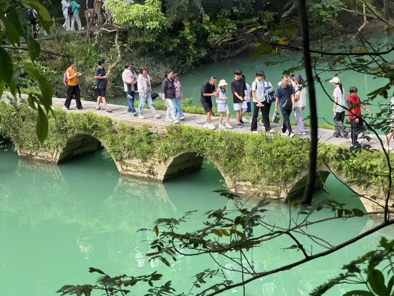 贵州荔波小七孔💚地球绿宝石真的太仙了！📍贵州黔南·荔波小七孔景区🎫需门