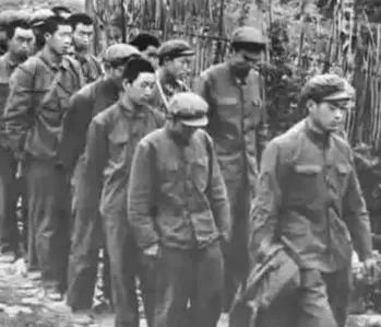 1979年，战俘完成交换，二百多名战士返回祖国。刚迈过边境线，许世友下达命令：连