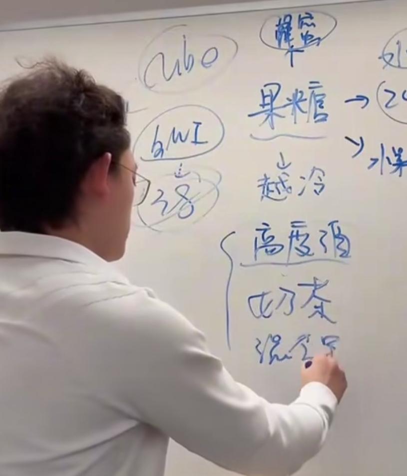 有点担心偏口鱼博士，爆火未必是好事！我觉得鸡蛋行业肯定会感谢他，而酒类、奶茶、果