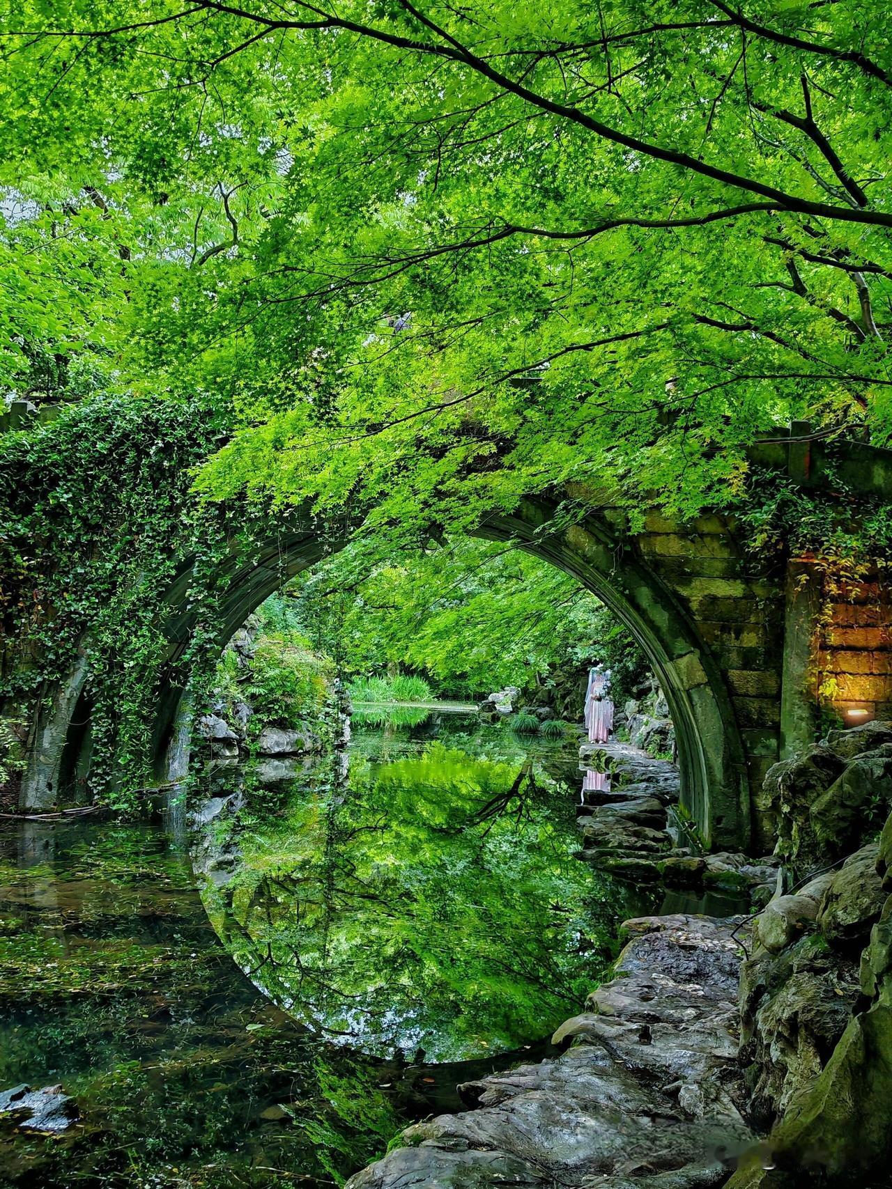 江南天花板级的夏日温柔，不在苏州，不在扬州，有脍炙人口的浪漫故事烟花三月下扬州