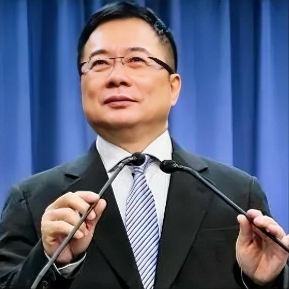 麻烦这位蔡正元别再对我们玩那套说教之词了，更别用“捧杀”之术，我们应该怎么做，完