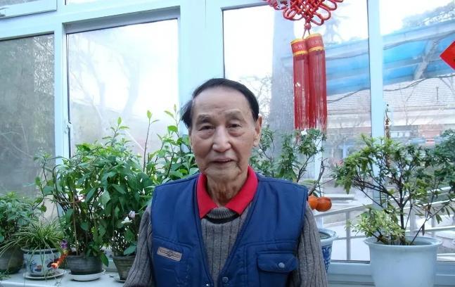 1951年，志愿军飞行员刘玉堤奉命返航途中，无意间向云层下面瞟了一眼，竟然看到了