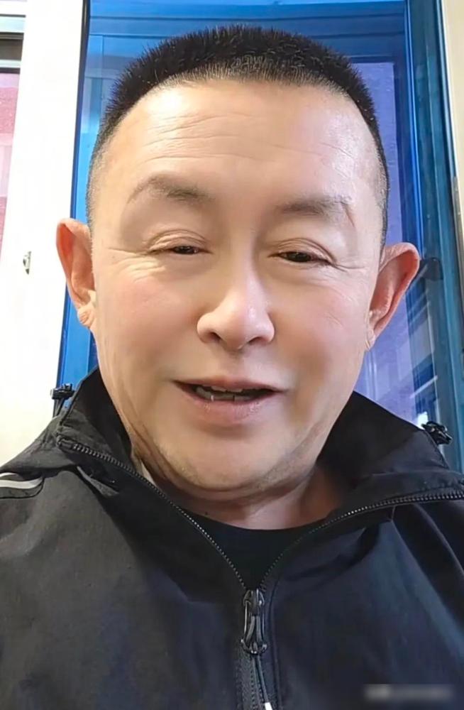 相声圈又掀波澜！5月15日，曲艺评论人三尺青突然晒出羊杂汤视频，被网友质疑暗讽即