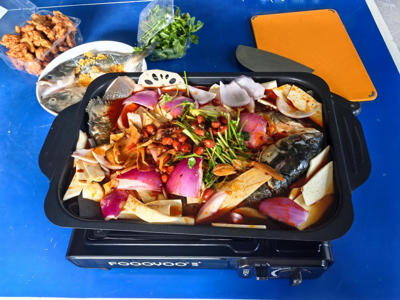 晒图笔记大赛今天的这一顿烤鱼火锅🥘一定要晒！[赞]姐姐自己做的，太美了，堪比