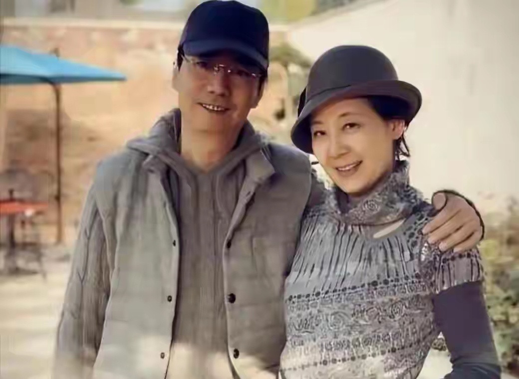 62岁范明和妻子住在乡下，城里人叫做住别墅，农村人叫农家大院