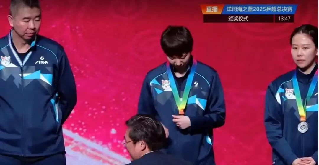 腰伤退赛，冠军飞了12月9日，山东鲁能把到手的乒超女团冠军拱手让人，导火索