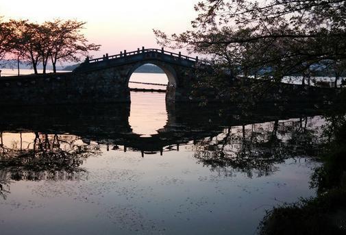 【太湖仙岛】无锡是鼋头渚景区内一组湖中小岛，由东鸭、西鸭、大矶、小矶4个小岛组成
