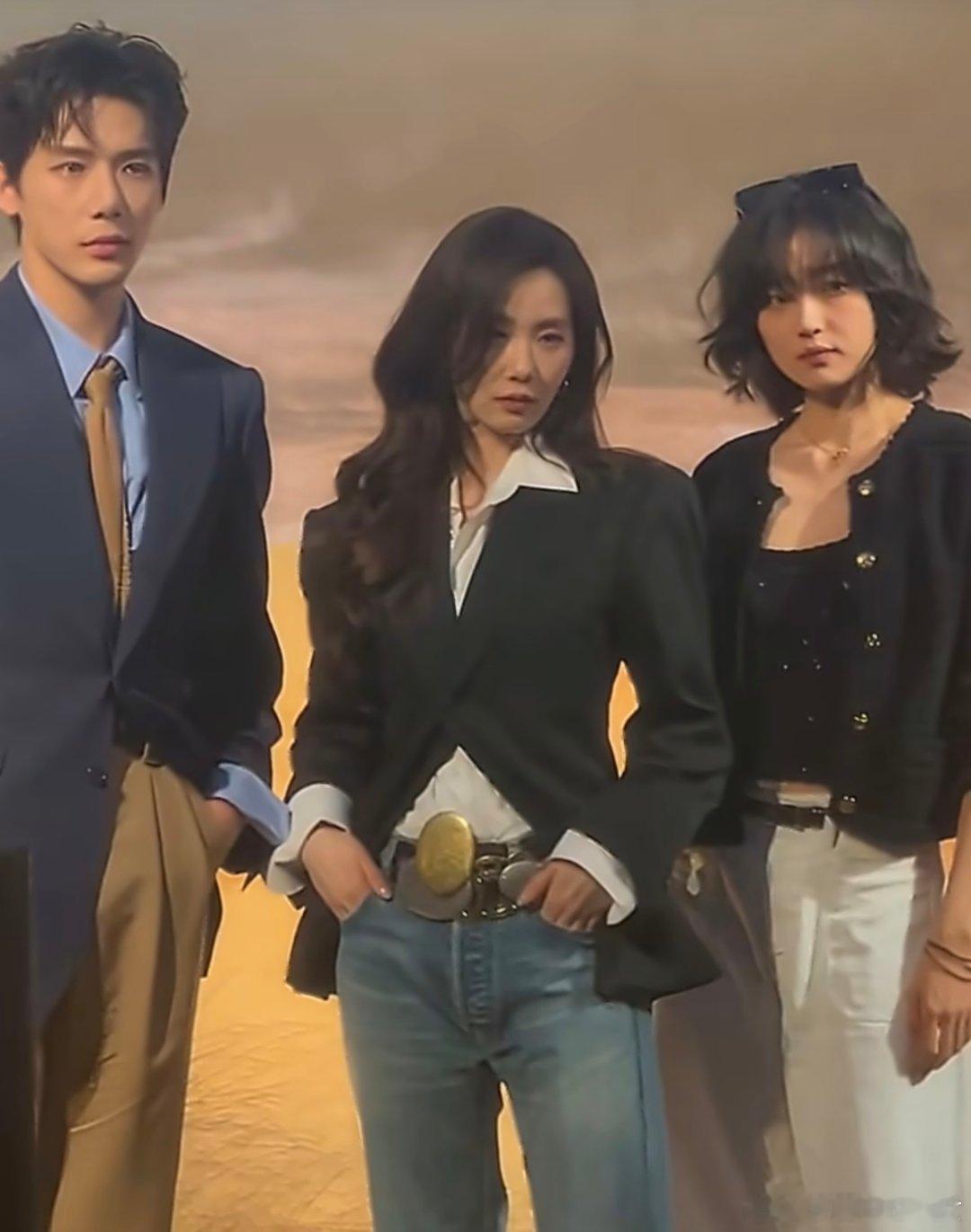 三人同框氛围感拉满，刘诗诗优雅镇场，王安宇俊朗、孙千灵动，画面养眼又和谐