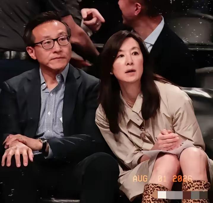 和蔡崇信离婚，吴明华看似体面，其实亏大了！第一，没拿到“落袋为安”的现金。别