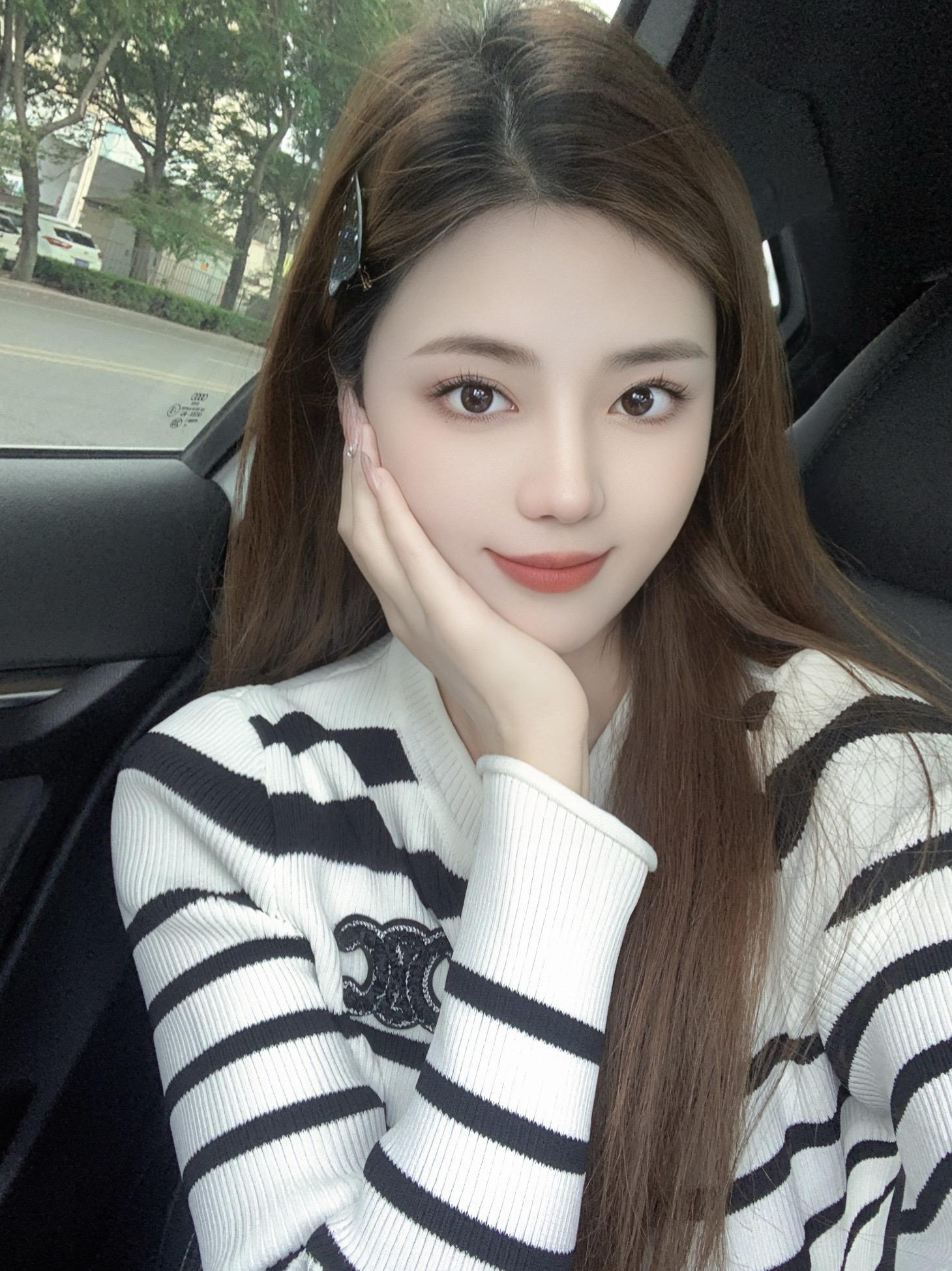人总是会变的，五年前我以为我会穿一辈子紧身的衣服