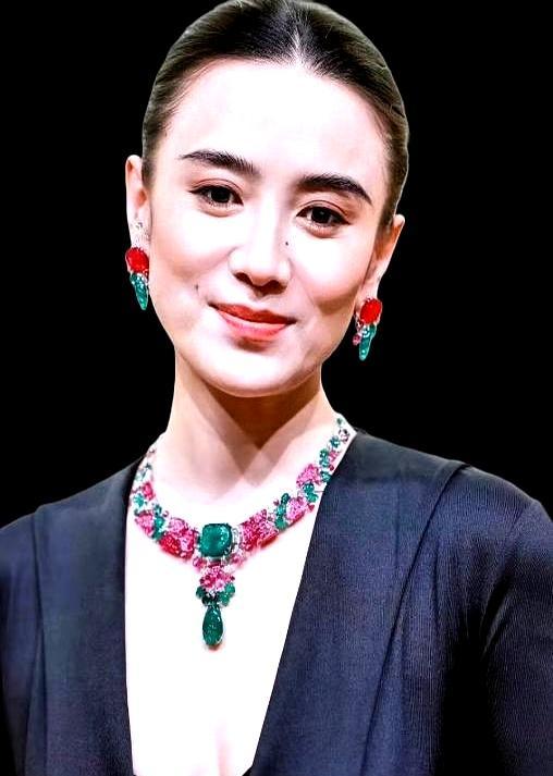 真正的顶级女演员，连脸上的瑕疵都在演戏。2008年，她裹着土布棉袄，在《闯