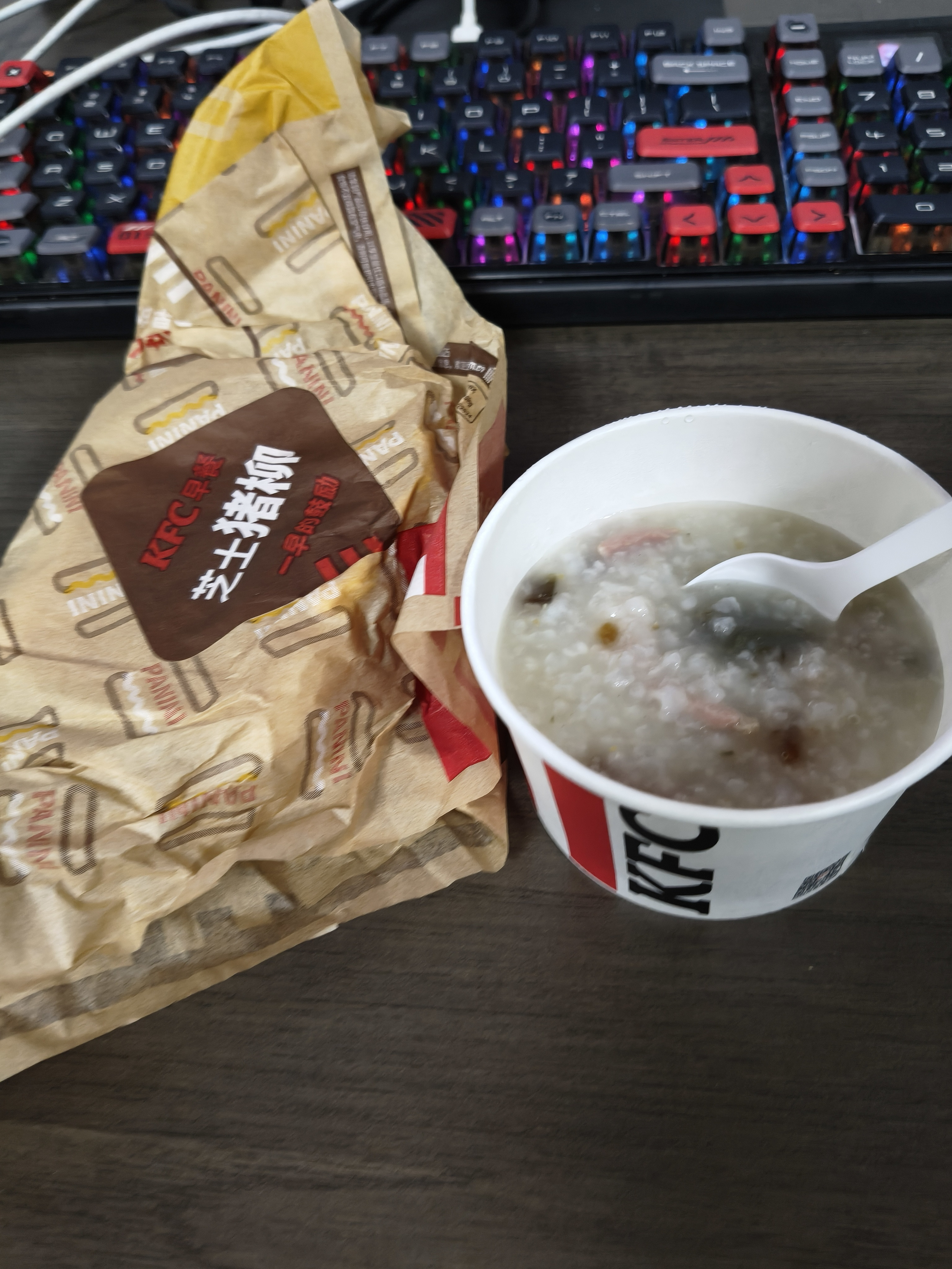 早安，牛马人昨晚加班了，先吃个早餐吧！生活手记