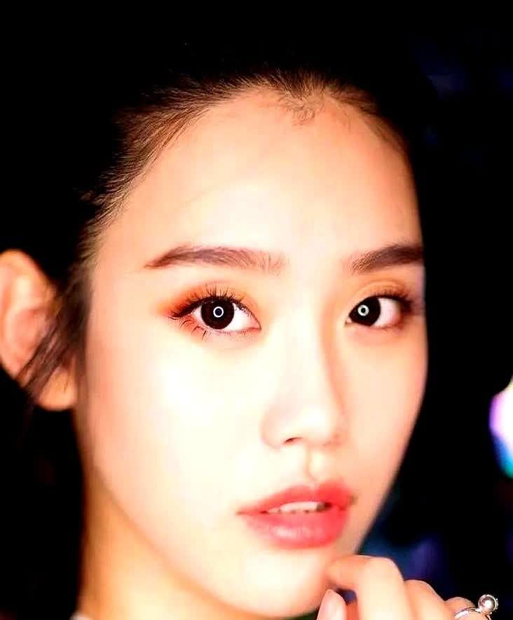 何猷君说大家只知道我老婆奚梦瑶漂亮，却不知道在现实中她是这样的人。你以为