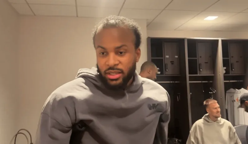 勇士球员摩西-穆迪接受了记者采访，谈到恢复时间和过程：他们告诉我，这种髌腱撕