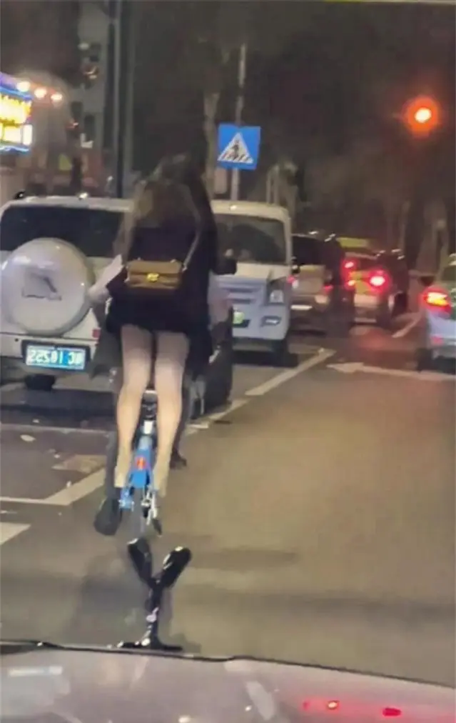跟了2条街，不知道我输在哪里？