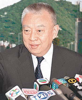 00后里没几个人知道董建华，这话真不是夸张。不少二十出头的年轻人，对“香港首任