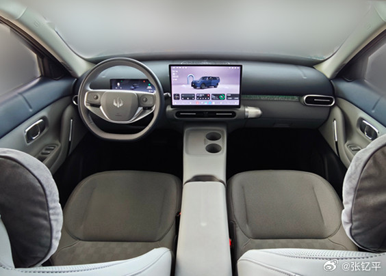 零跑A10销售反馈：1，这家店的展车是3月10日到的，试驾车是3月20日到的。外