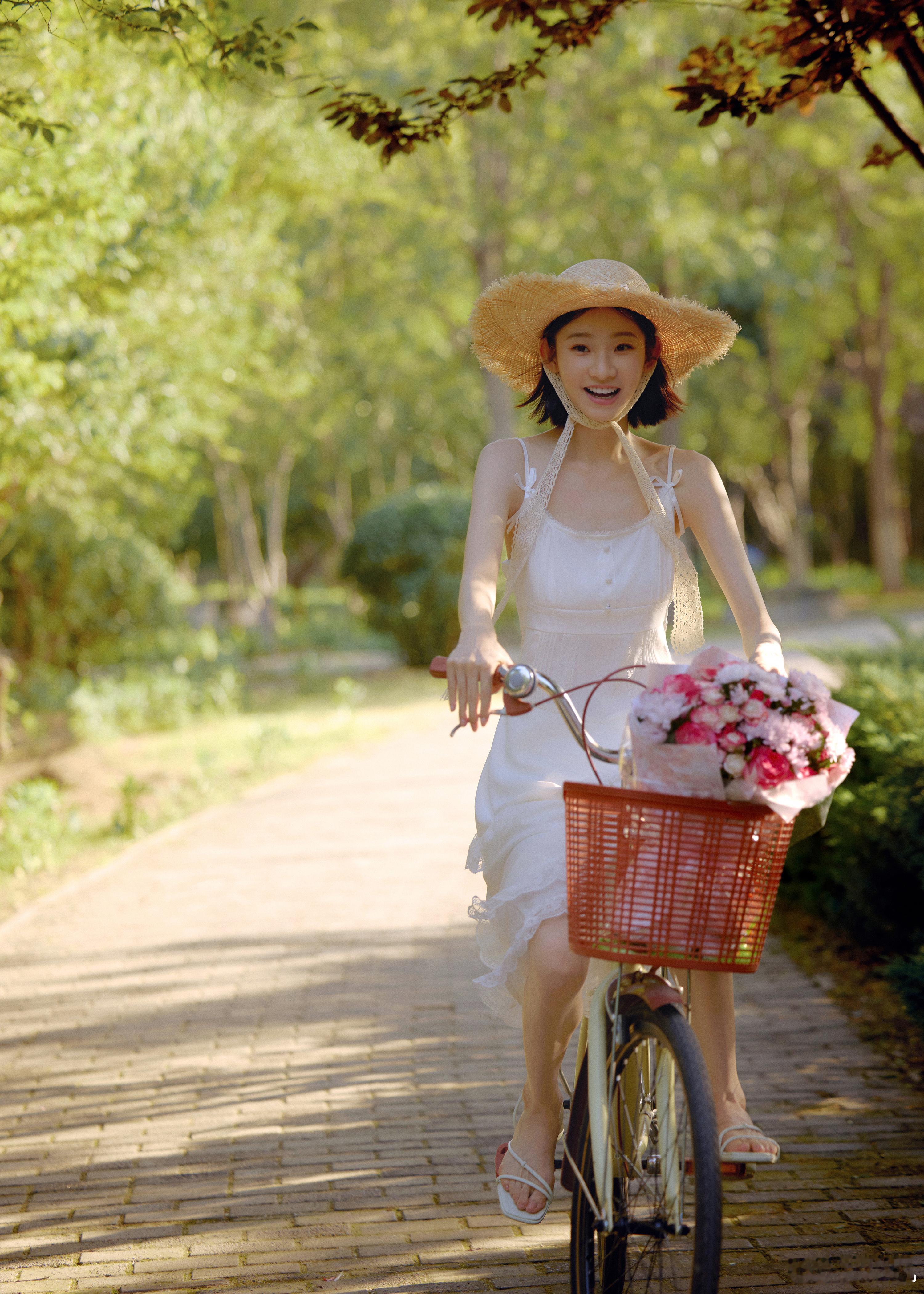 张艺凡夏日骑行碎片🚴🏻‍♀️​​​